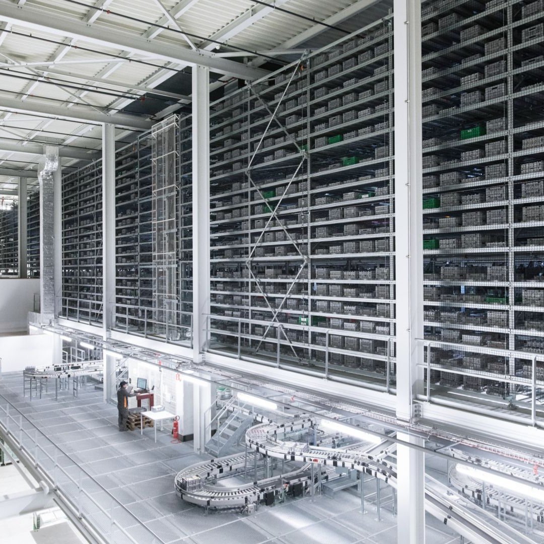 Overview of the big metal racking installation inside the Coop distribution center