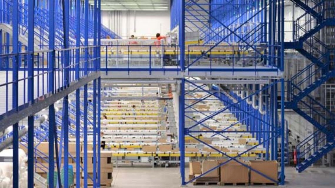 Picking center within a large distribution center