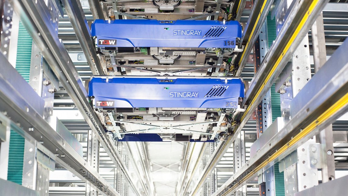 Stingray shuttles in an automated shuttle warehouse